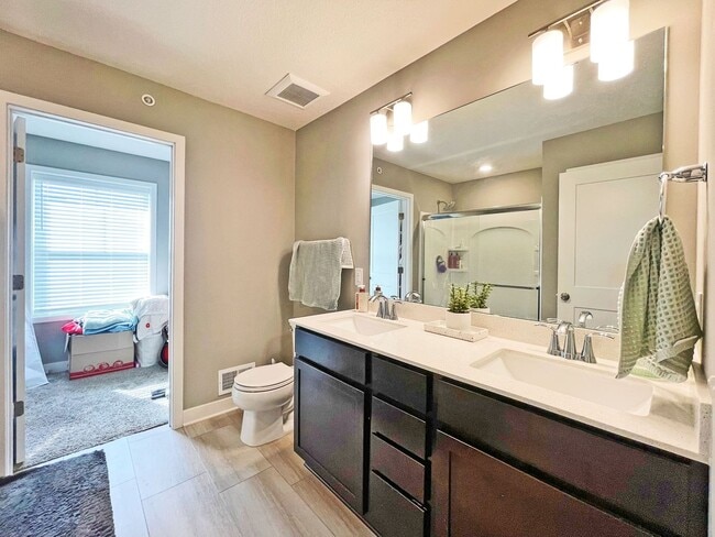 Building Photo - Spacious 2-Story End-Unit Townhome with Huge Bonus Room-Office is like Brand New!