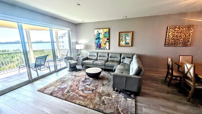 Building Photo - Annual Turnkey 3/3 penthouse on waterfront...