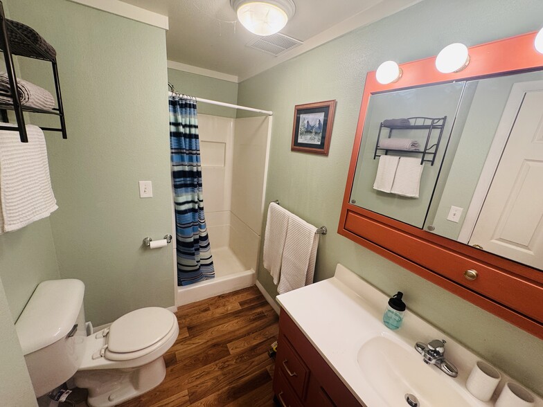 Building Photo - 100 Lawley Dr