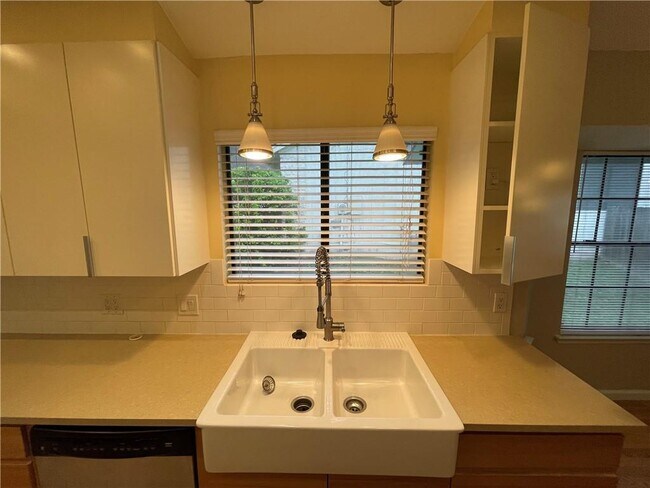 Building Photo - 8406 Birmingham Dr