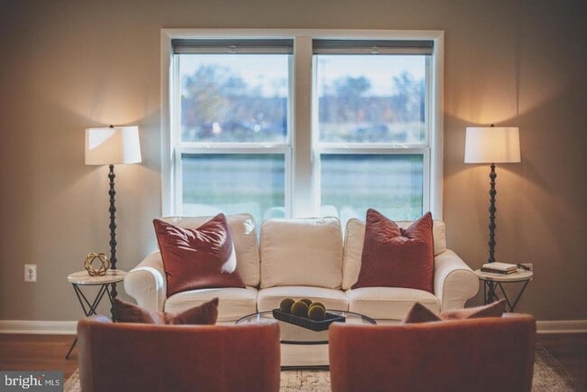 Building Photo - 44848 Tiverton Sq