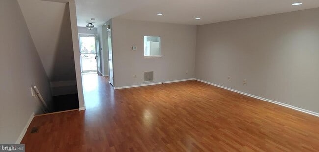 Building Photo - 25 Hamlet Dr