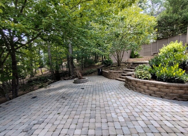 Building Photo - 2108 Valley Dale Ln
