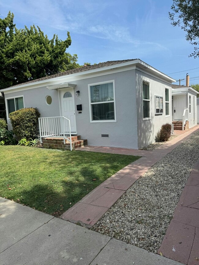 Building Photo - 1156 Van Buren Ave