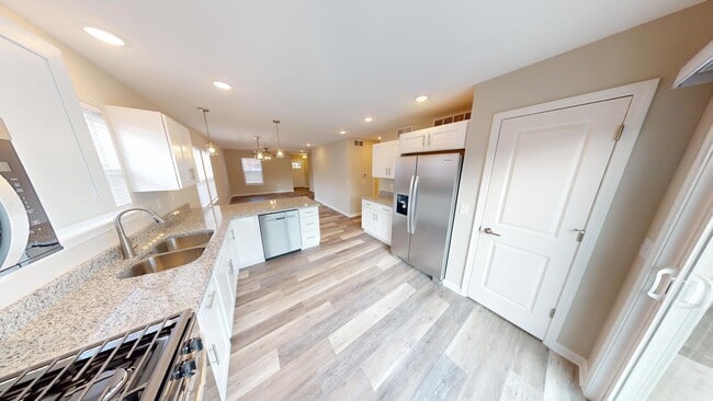 Building Photo - 513 St George St