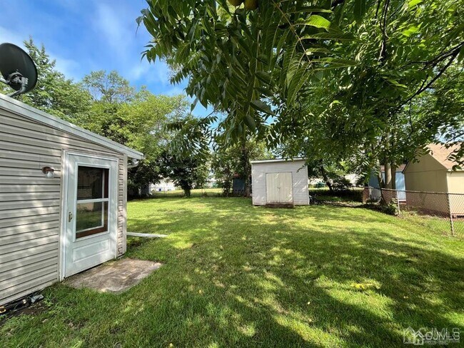 Building Photo - 15 Barnett Pl