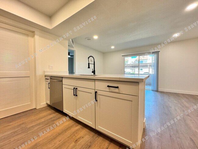 Building Photo - 520 N Stapley Dr