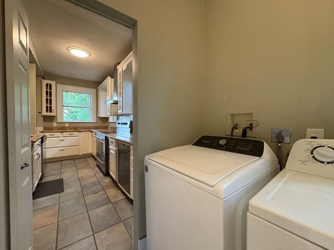 Building Photo - Absolutely Gorgeous 3 BR home in Thornton ...