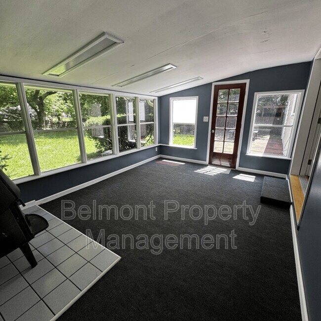 Building Photo - 23960 Willowbrook Dr