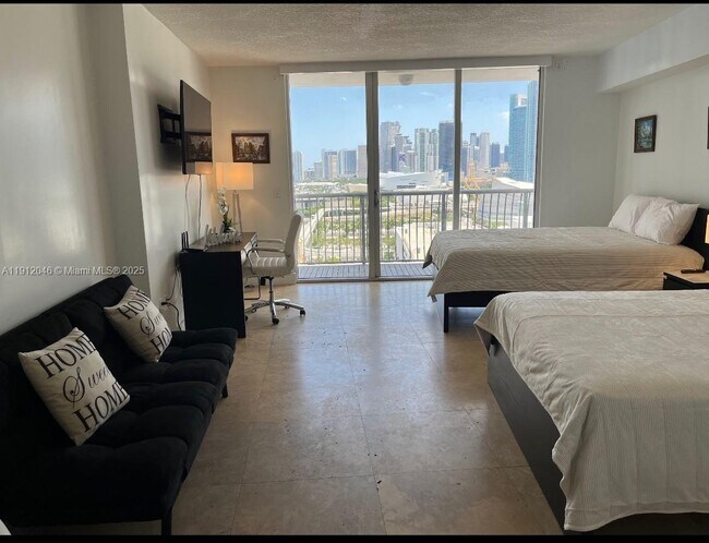 Building Photo - 1750 N Bayshore Dr