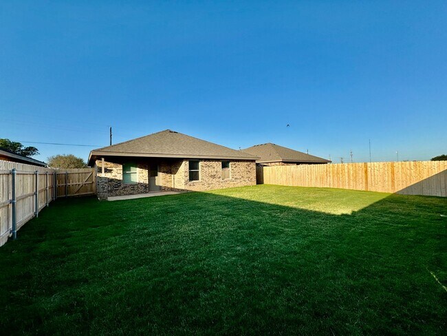 Building Photo - 3 Bed 2 Bath - Frenship ISD