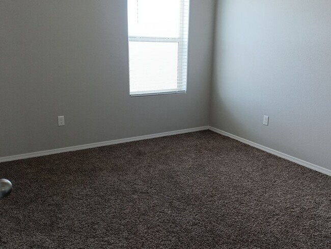 Building Photo - Beautiful 4-Bedroom, 2.5-Bathroom Home Loc...