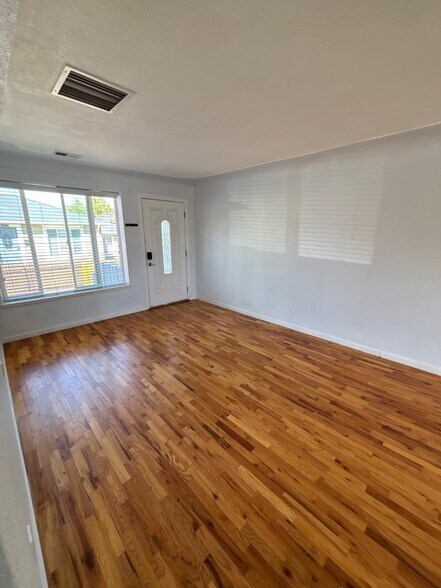 Building Photo - 740 Hazel Ct
