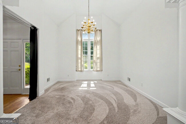 Building Photo - 322 Welton Way