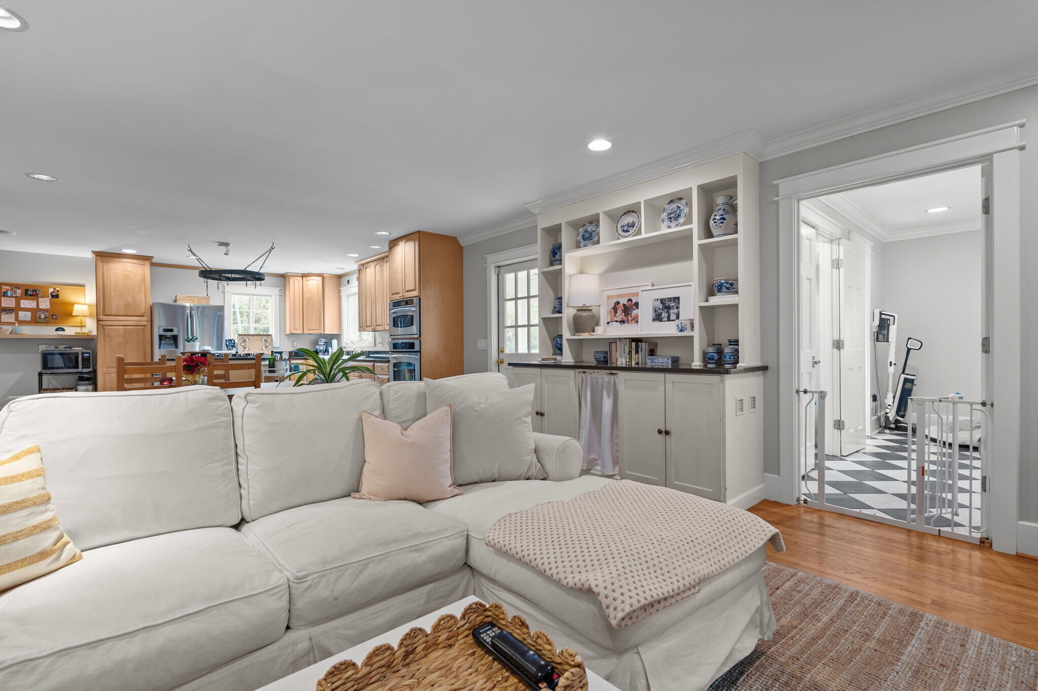 Building Photo - 2050 Midland Rd