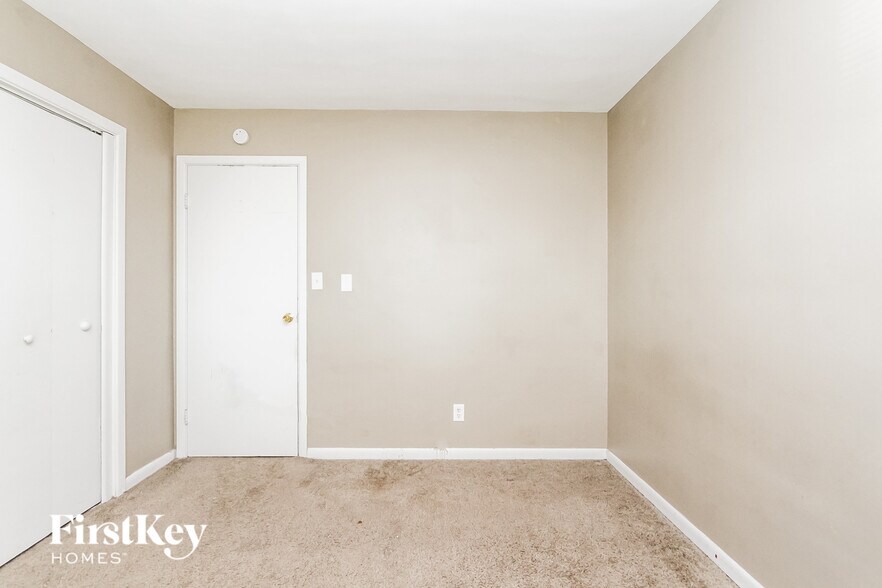 Building Photo - 3223 Vincz Dr