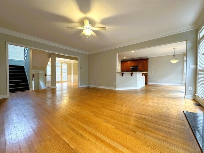 Building Photo - 907 Lenox Ct NE