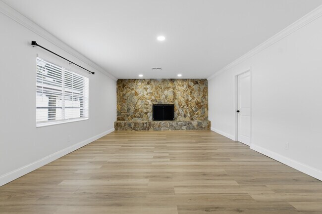 Building Photo - 4420 W Carmen St