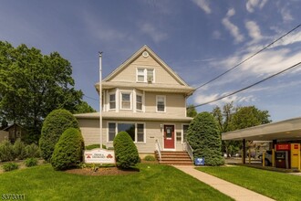Building Photo - 105 Miln St