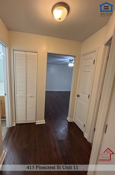 Building Photo - 415 Pinecrest St