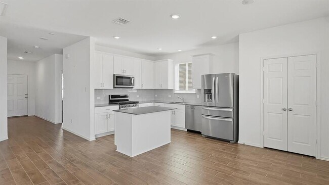 Building Photo - 1625 Brimhurst Dr