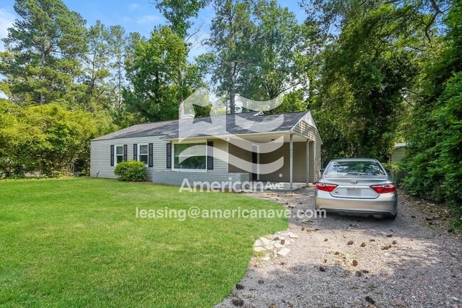 Building Photo - 715 Schroder Ave NE