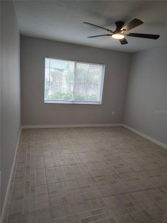 Building Photo - 1 Bedroom 1st Floor Del Rey Condo with new...