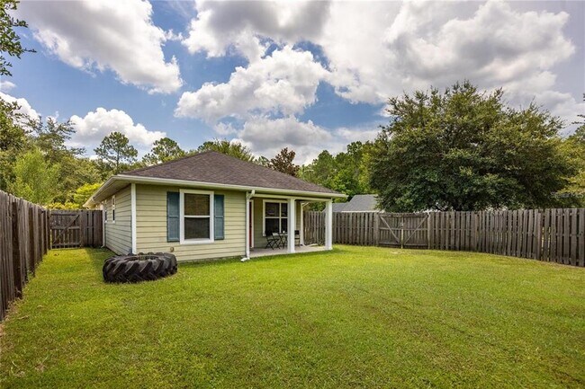 Building Photo - 1608 NE 45th Pl