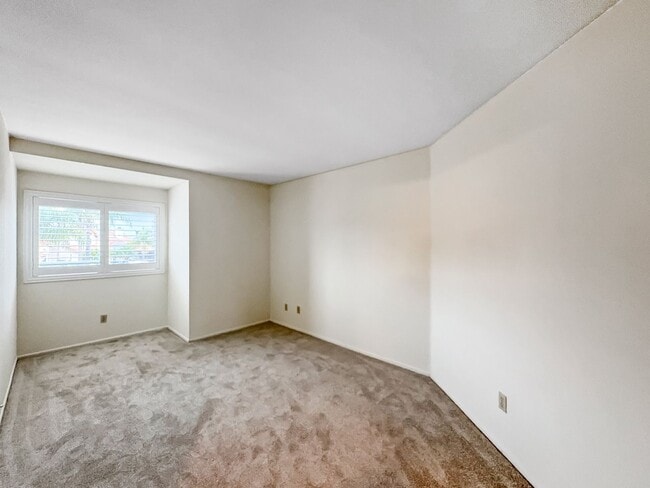 Building Photo - Beautiful 4B/3BA House w/ 2 Car Attached G...