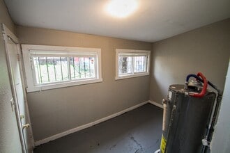 Building Photo - 512 Cooper St