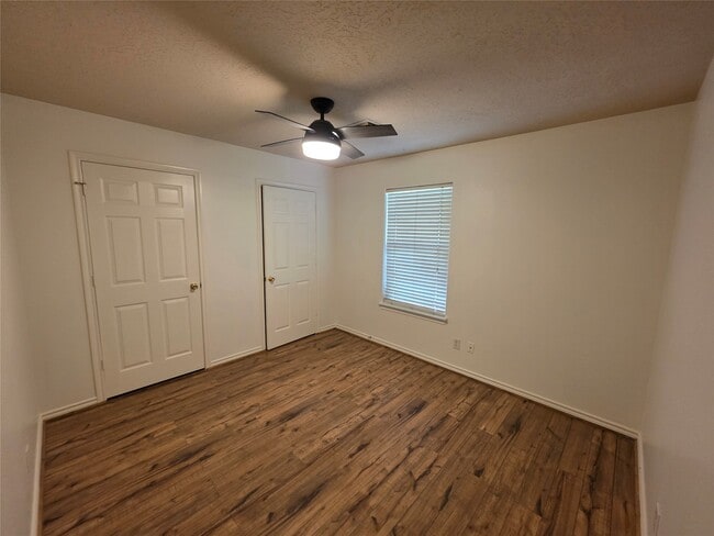 Building Photo - 10635 Royal Cavins Dr