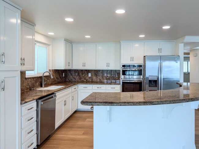 Building Photo - 3525 Sunset Ln