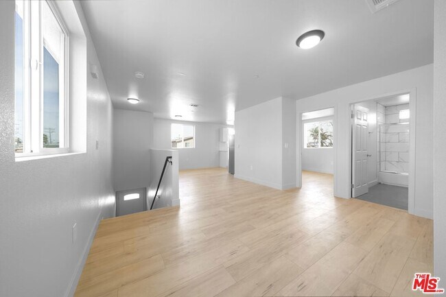 Building Photo - 236 W 84th Pl