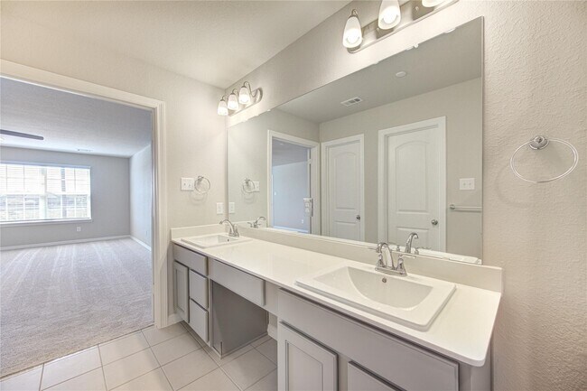 Building Photo - 8006 Scanlan Trce