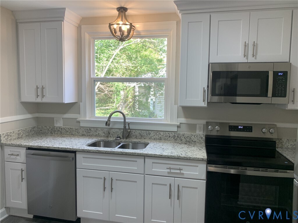 Building Photo - 4202 Thomas Dr