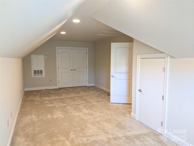 Building Photo - 119 Steinbeck Wy