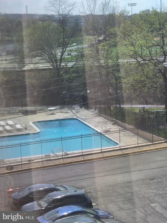 Building Photo - 4600 Duke St