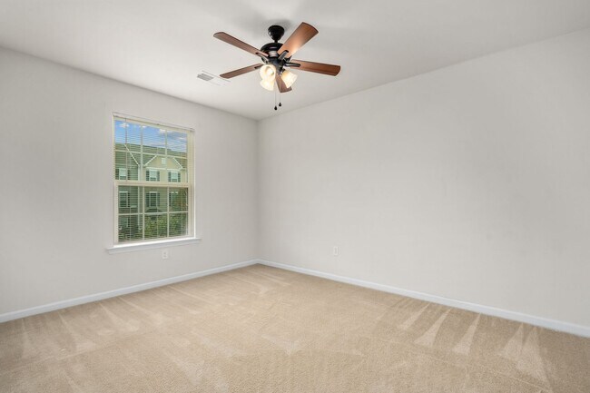 Building Photo - Smithfield Home