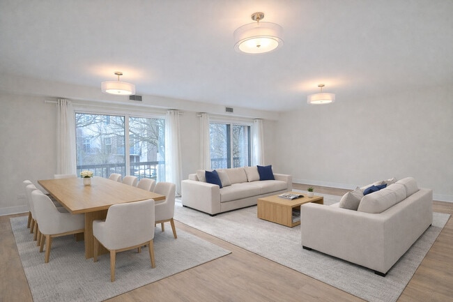 Building Photo - 2740 W Farragut Ave