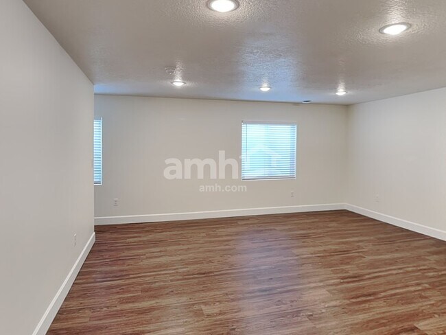 Building Photo - 11068 S Stream Rock Rd