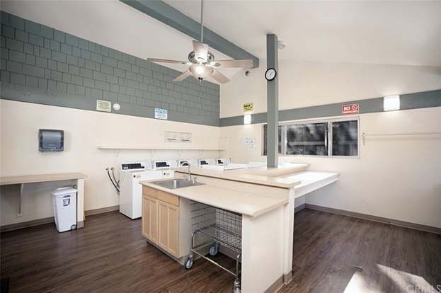 Building Photo - 323 Streamwood-