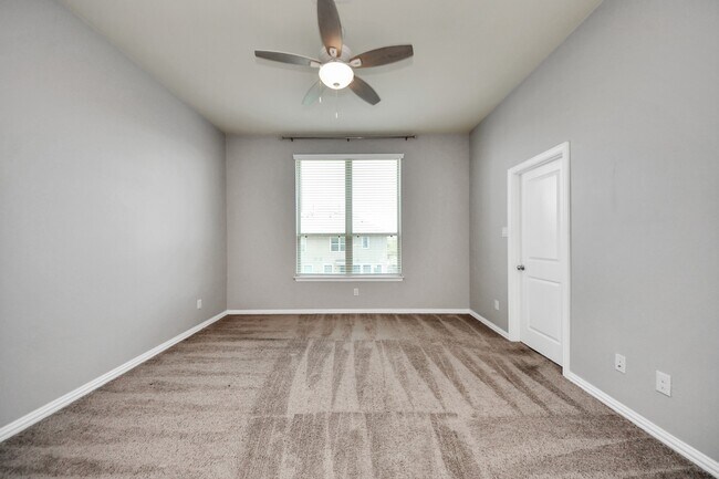 Building Photo - 1715 Ryon Falls Dr