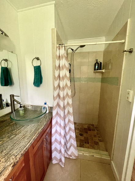 Building Photo - 6065A Kolopua St