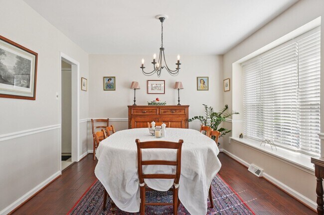 Building Photo - ocated in a sought-after community with to...