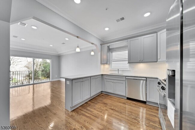Building Photo - 267 S 10th St