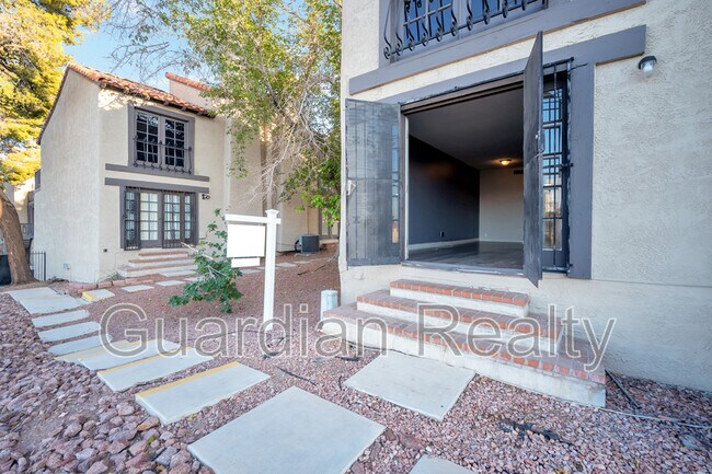 Building Photo - 2882 Calle Del Oro