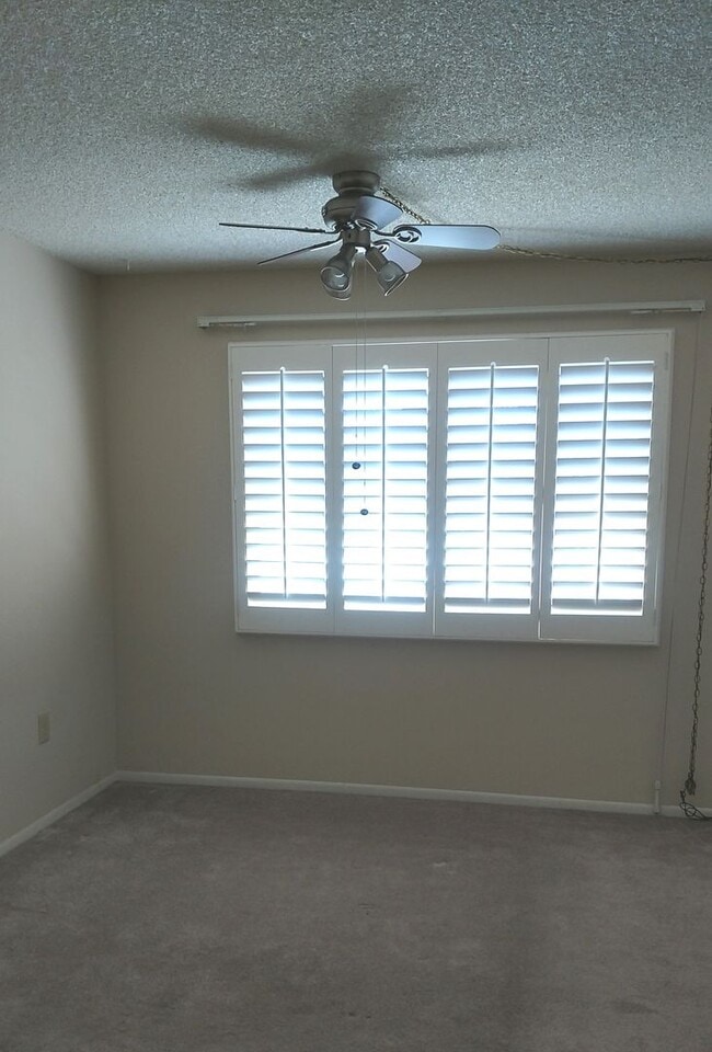 Building Photo - GREAT TOWNHOME IN YUCCA COURT-SUN CITY!!