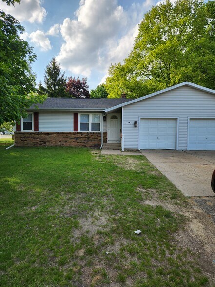 Front of house - 1345 Carriage Hill Dr SE