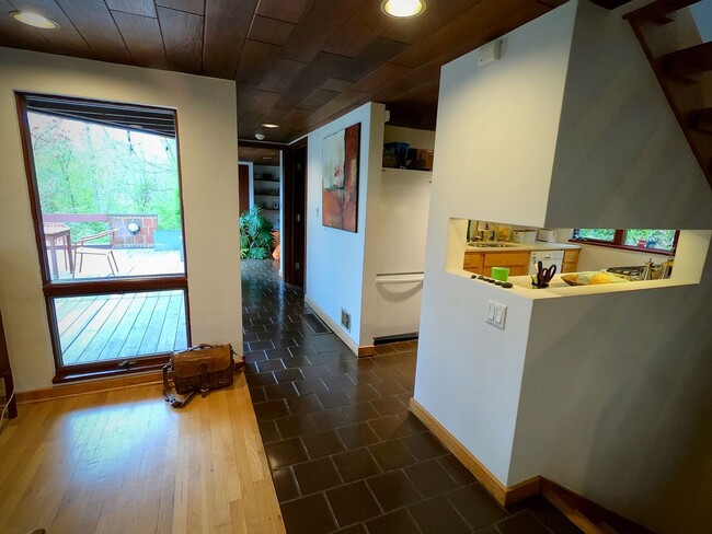 Building Photo - 8/1 Mid Century Modern Private House Bordering Frick Park. 1 of a kind.