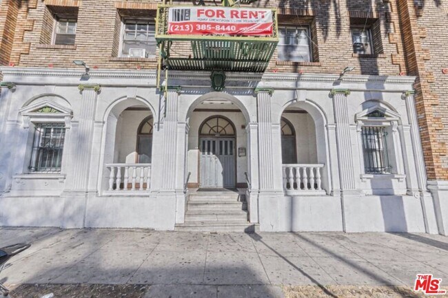 Building Photo - 400 S Kenmore Ave